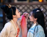 �������